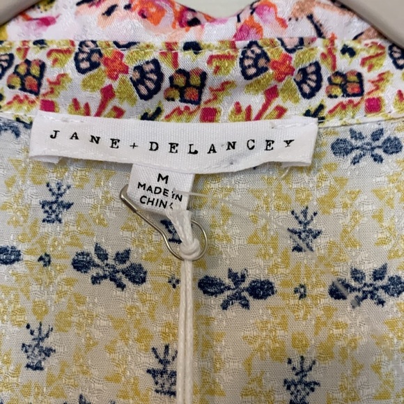 Jane Delancey Floral Button-UpShort Sleeve Blouse NWT Medium - Picture 5 of 5